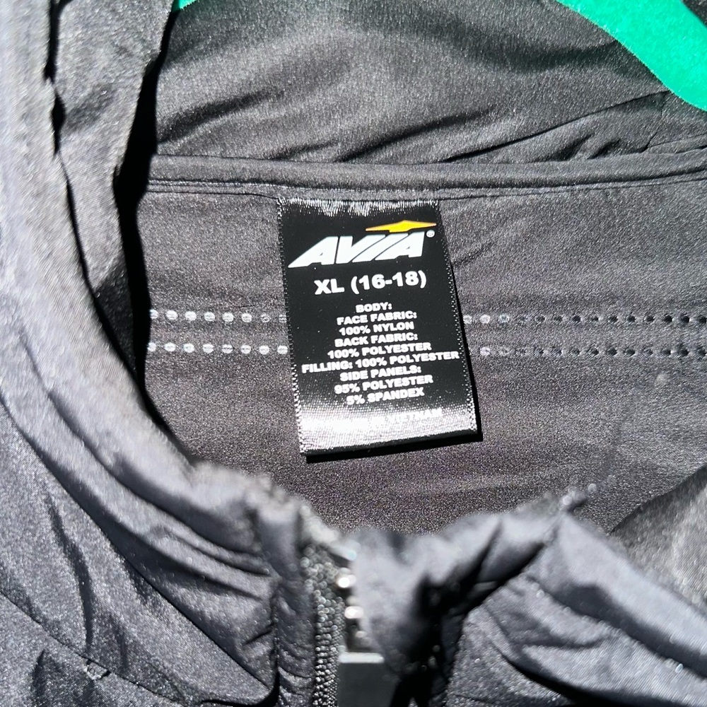 Women's Puffer Vest - Picture 3 of 3